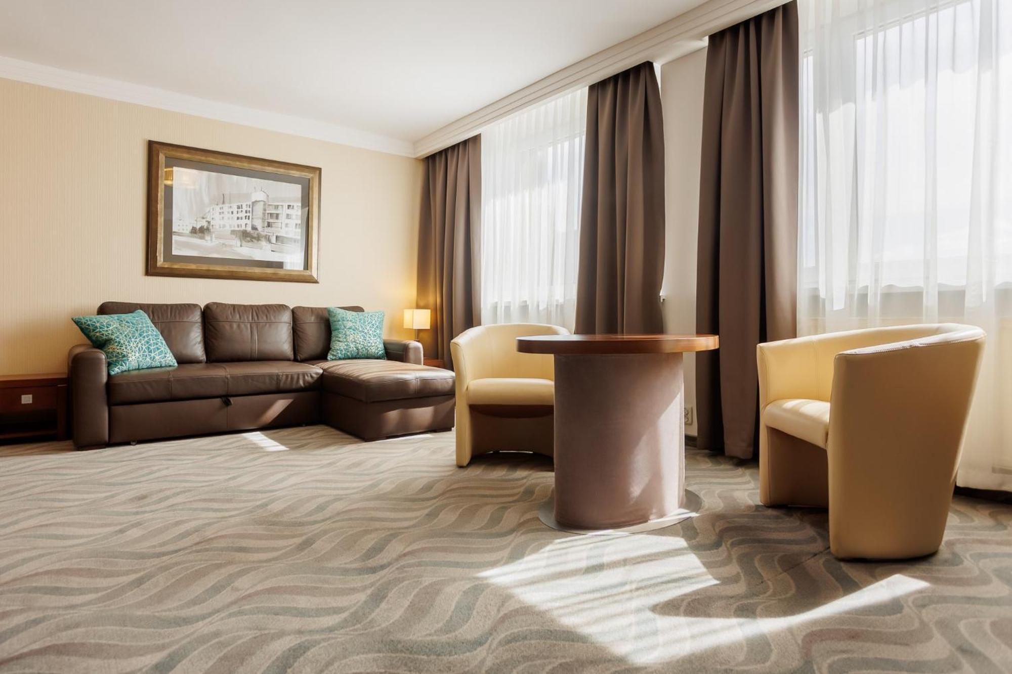 Hotel Tarnovia Tarnów Εξωτερικό φωτογραφία