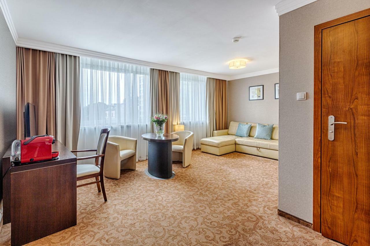 Hotel Tarnovia Tarnów Εξωτερικό φωτογραφία